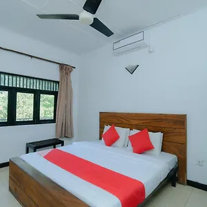 Oyo 479 Water Front Hotel